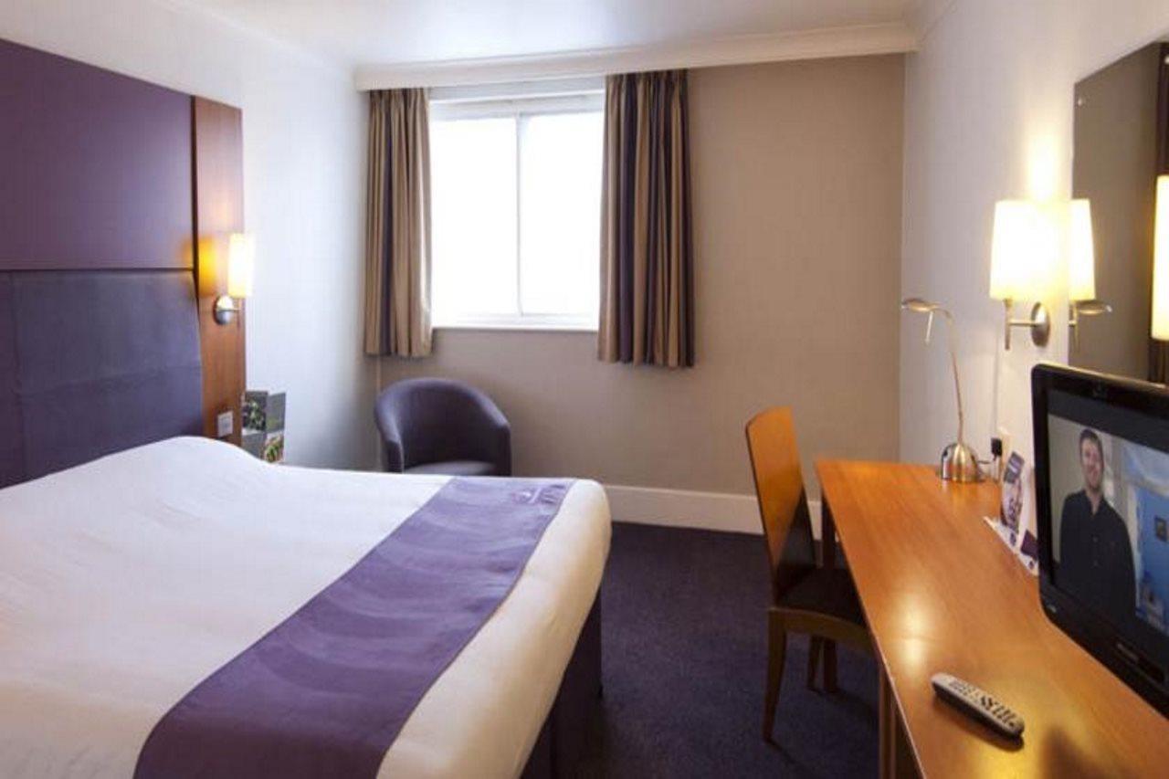 Premier Inn Kettering Bagian luar foto