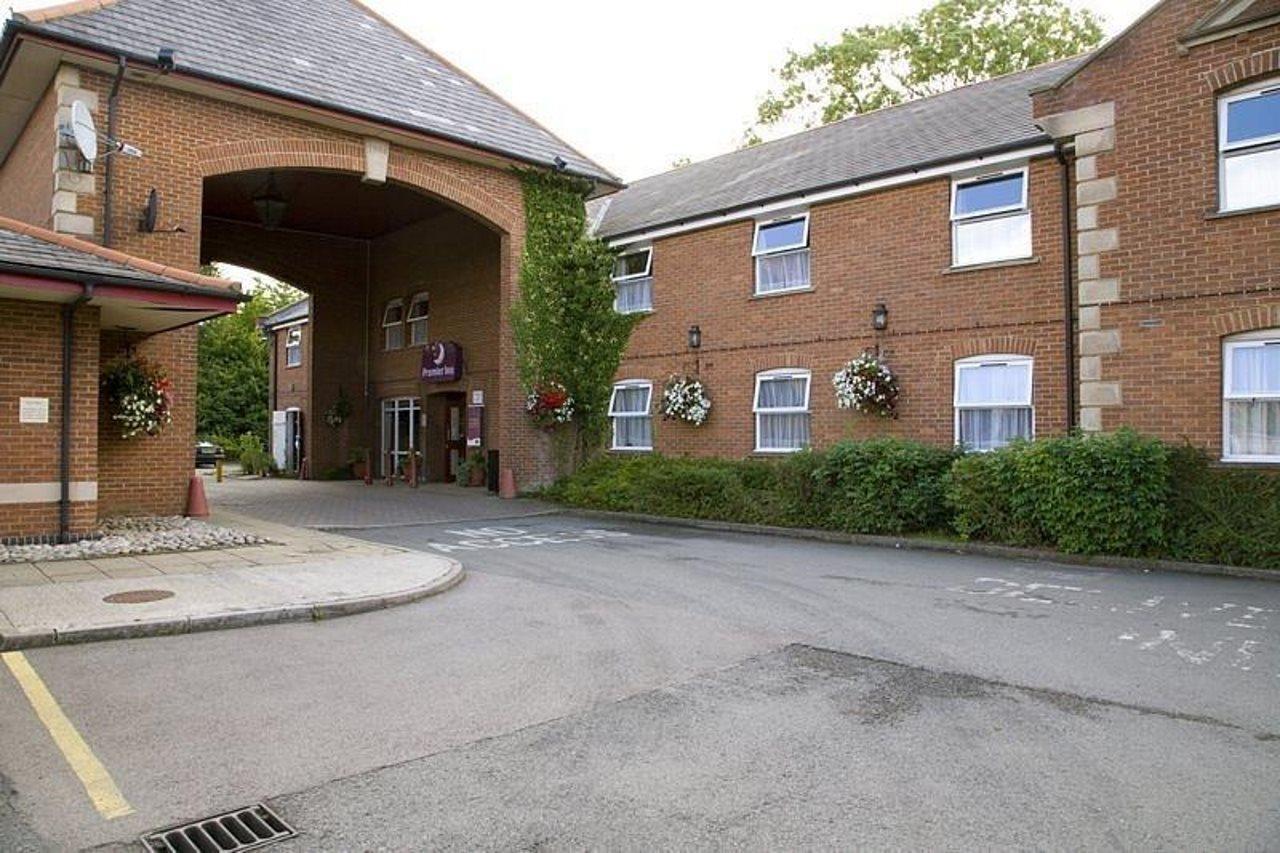Premier Inn Kettering Bagian luar foto
