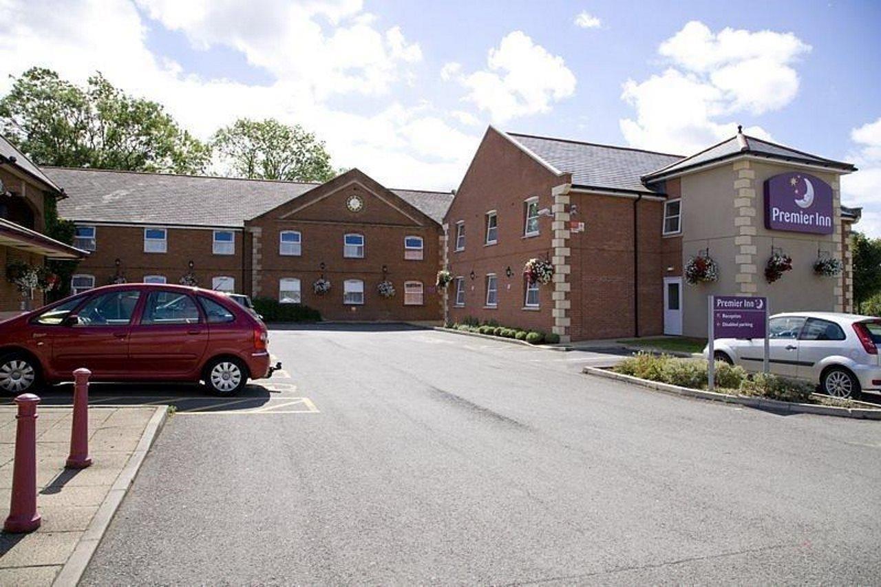 Premier Inn Kettering Bagian luar foto