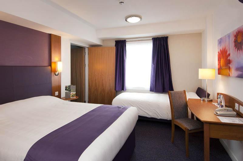 Premier Inn Kettering Bagian luar foto
